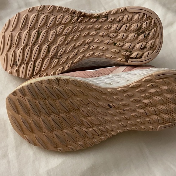 New Balance Toddler Size 9.5 Sneakers - Picture 3 of 5